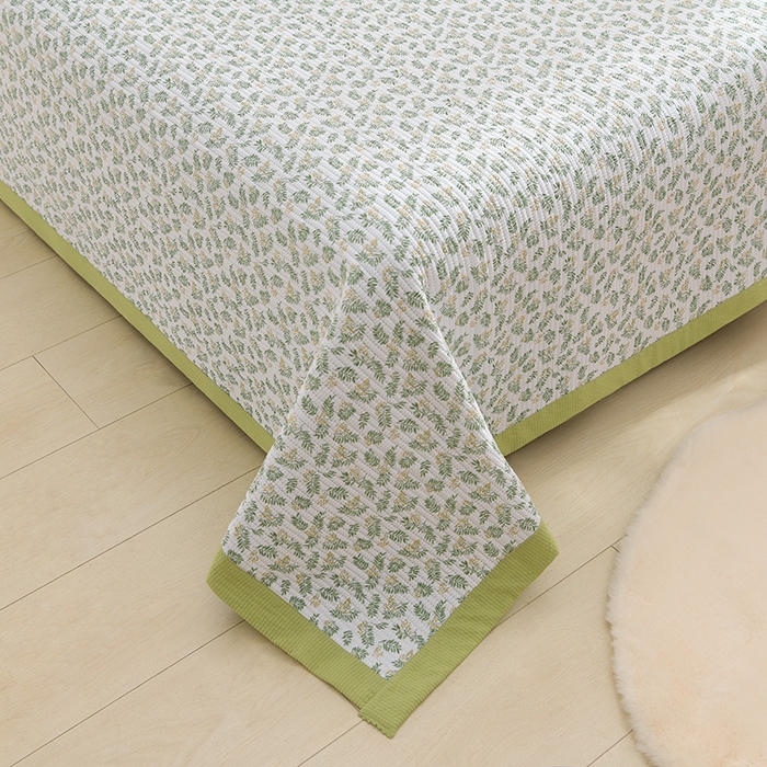 91家纺网 家纺一手货源 找家纺 圣楚家纺 2024新款A类泡泡棉夹棉床盖雨后初夏