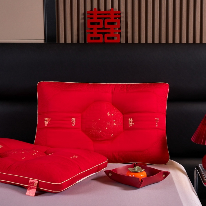 91家纺网 家纺一手货源 找家纺 贤内助 2024新款全棉婚庆羽丝枕保健枕枕头枕芯系列 喜得贵子 48*74cm/只