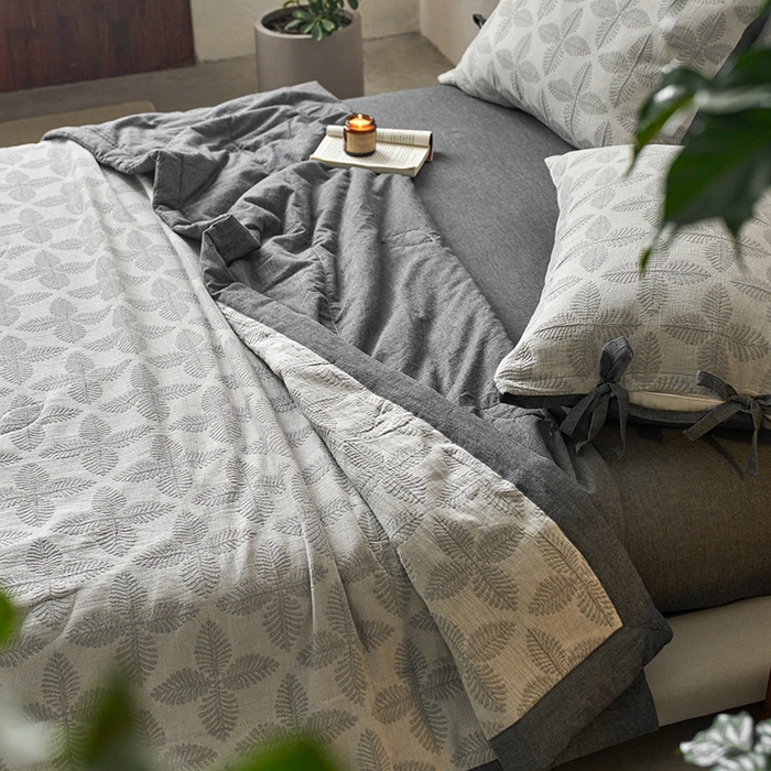 91家纺网 家纺一手货源 找家纺 （总）安莱生活 2024新款双层纱色织提花四叶草夏被及夏被四件套系列