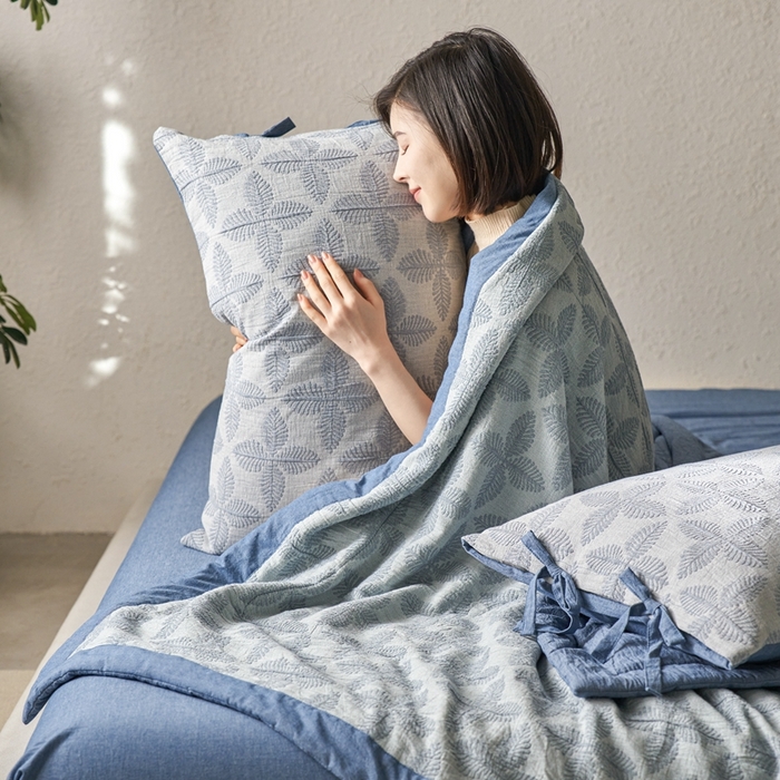 91家纺网 家纺一手货源 找家纺 安莱生活 2024新款双层纱色织提花四叶草夏被及夏被四件套系列 四叶草-蓝