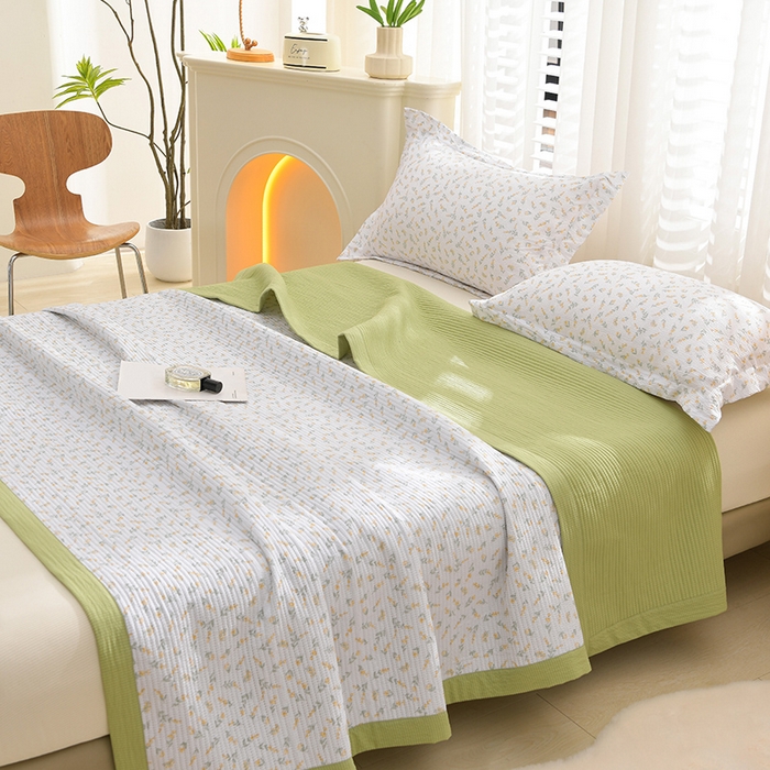 91家纺网 家纺一手货源 找家纺 圣楚家纺 2024新款A类泡泡棉夹棉床盖七里香