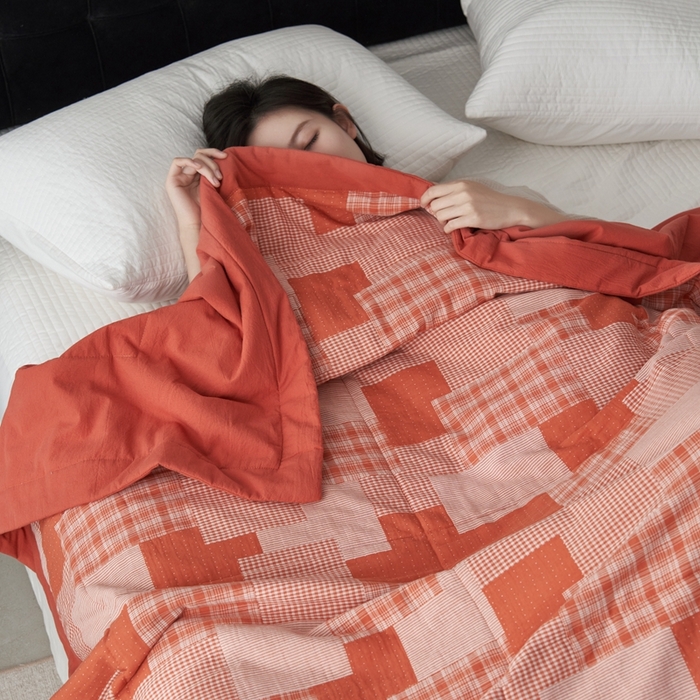 91家纺网 家纺一手货源 找家纺 安莱生活 2024新款双层纱拼布田园单夏被系列 拼布田园-橘红