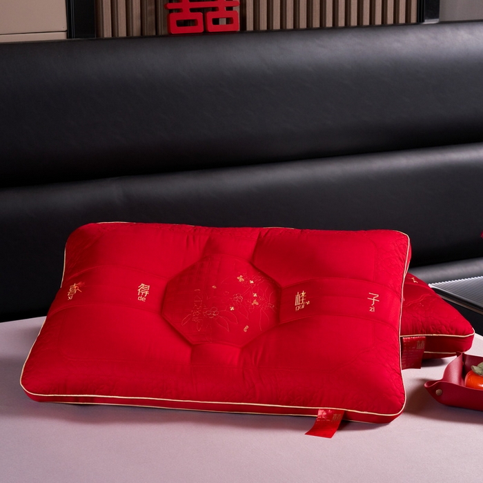 91家纺网 家纺一手货源 找家纺 贤内助 2024新款全棉婚庆羽丝枕保健枕枕头枕芯系列 喜得贵子 48*74cm/只