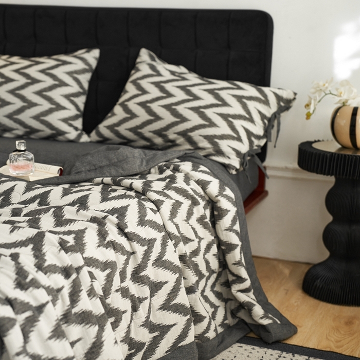 91家纺网 家纺一手货源 找家纺 安莱生活 2024新款双层纱色织提花海澜夏被及四件套系列 海澜-黑