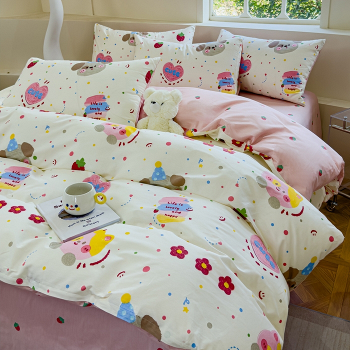 91家纺网 家纺一手货源 找家纺 感遇 2024新款全棉印花四件套 草莓小狗