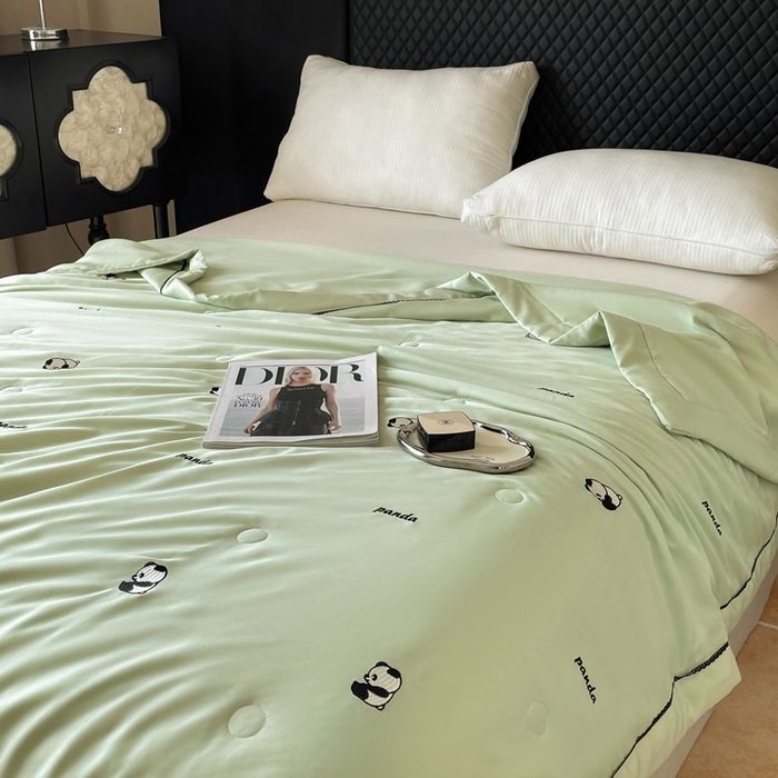 91家纺网 家纺一手货源 找家纺 被靠被 2024新款熊猫刺绣凉感莱赛尔夏被被子被芯 茶绿