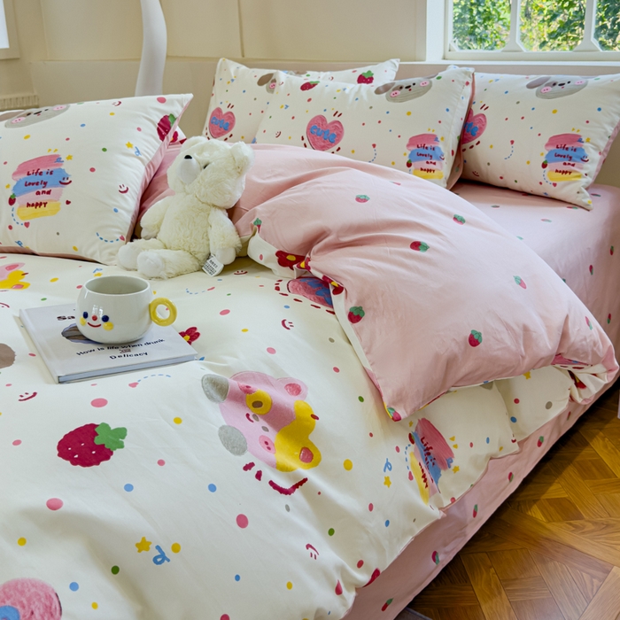 91家纺网 家纺一手货源 找家纺 感遇 2024新款全棉印花四件套 草莓小狗