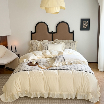 91家纺网 家纺一手货源 找家纺 轻奢坊 2024新款法式田园风花边款素锦水洗棉四件套 素锦余白