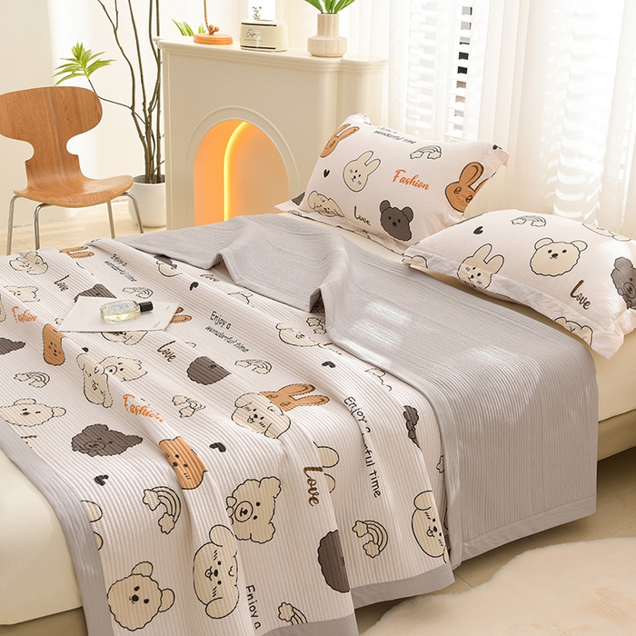 91家纺网 家纺一手货源 找家纺 圣楚家纺 2024新款A类泡泡棉夹棉床盖快乐每天