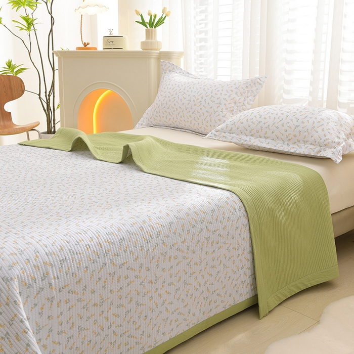 91家纺网 家纺一手货源 找家纺 圣楚家纺 2024新款A类泡泡棉夹棉床盖七里香