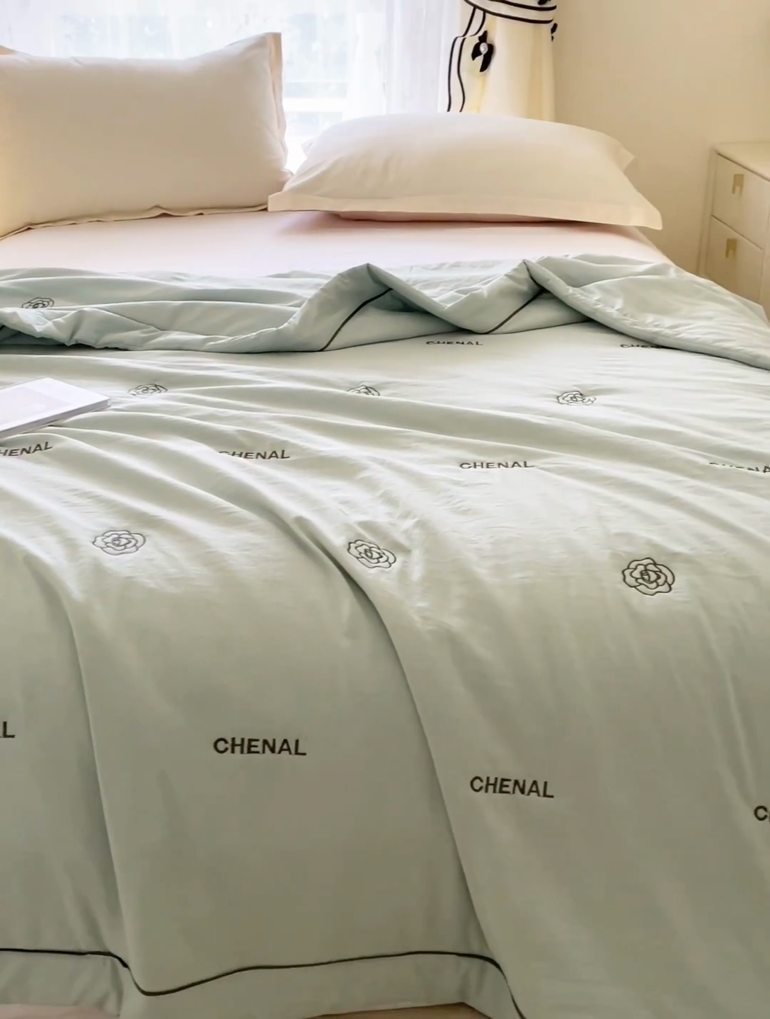 91家纺网 家纺一手货源 找家纺 被靠被 2024新款熊猫刺绣凉感莱赛尔夏被被子被芯 茶绿