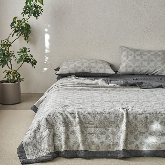 91家纺网 家纺一手货源 找家纺 （总）安莱生活 2024新款双层纱色织提花四叶草夏被及夏被四件套系列