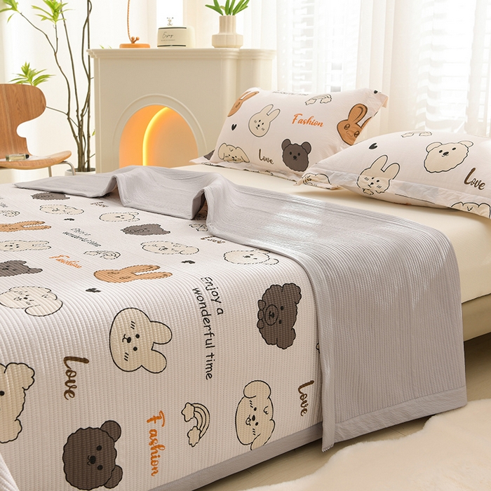 91家纺网 家纺一手货源 找家纺 圣楚家纺 2024新款A类泡泡棉夹棉床盖快乐每天