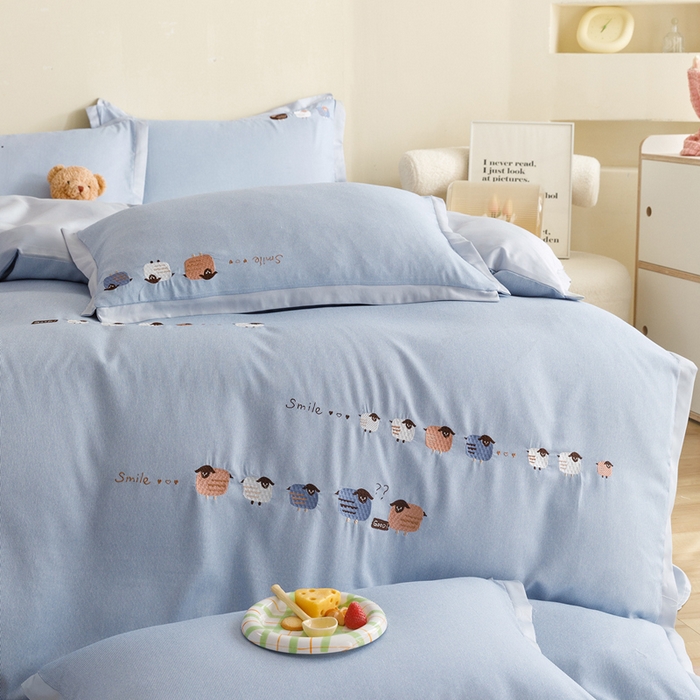 91家纺网 家纺一手货源 找家纺 狂想家 2025新款丝锦缎刺绣四件套 咩咩羊景蓝