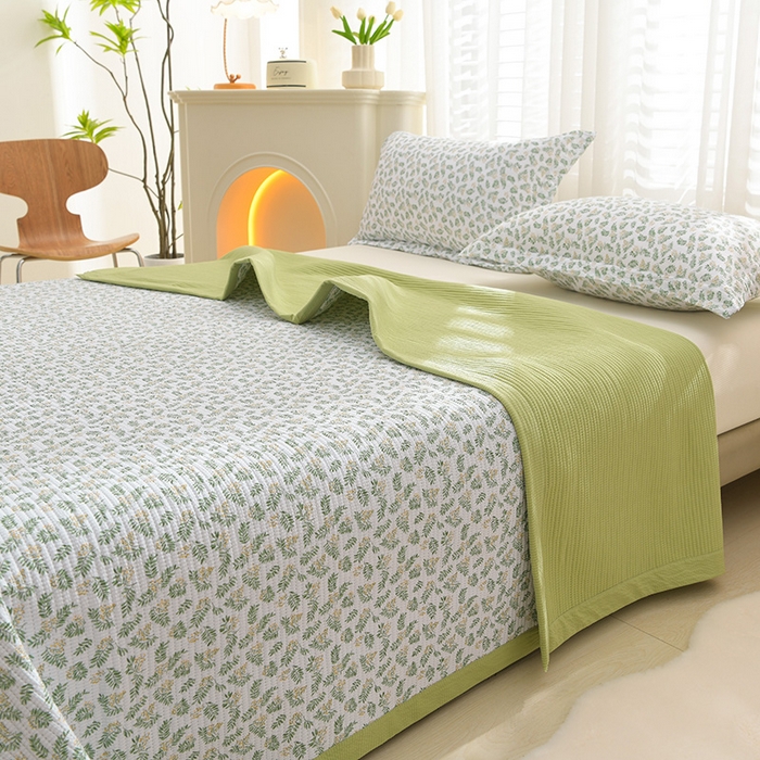 91家纺网 家纺一手货源 找家纺 圣楚家纺 2024新款A类泡泡棉夹棉床盖雨后初夏