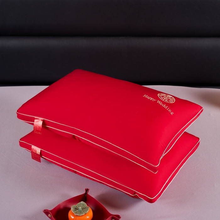 91家纺网 家纺一手货源 找家纺 贤内助 2024新款全棉婚庆羽丝枕保健枕枕头枕芯系列 简爱 48*74cm/只