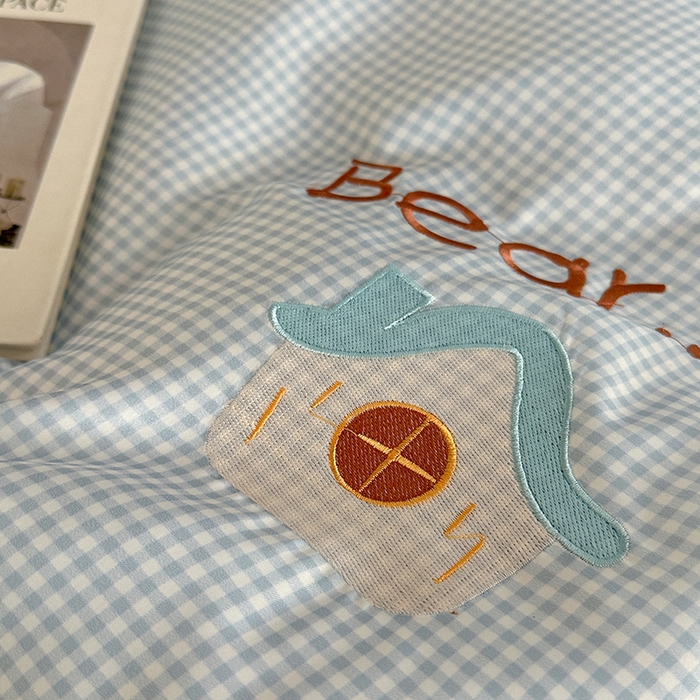 91家纺网 家纺一手货源 找家纺 优悦2024新款冰丝卡通贴布绣四件套 背包熊-蓝