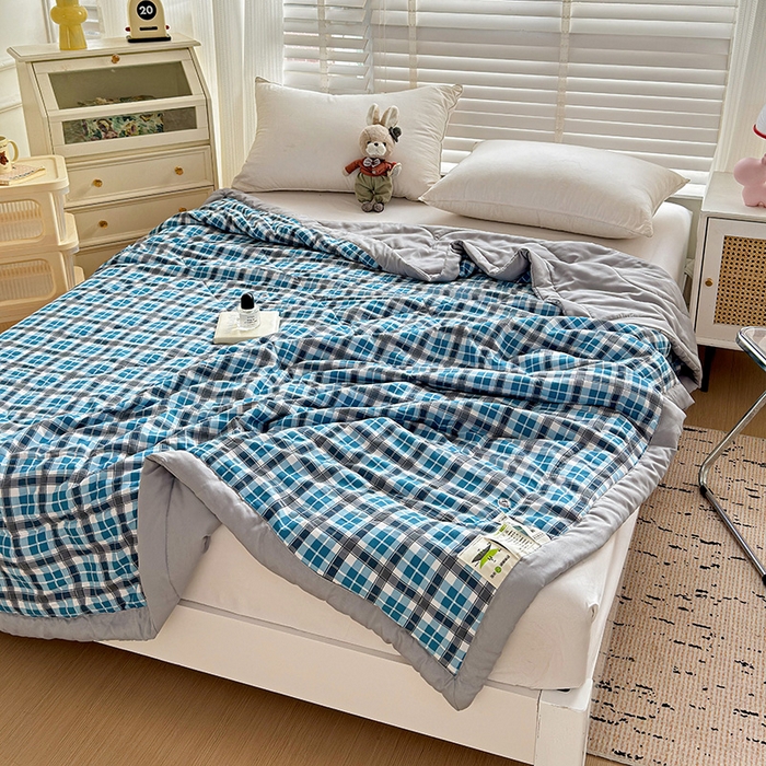 91家纺网 家纺一手货源 找家纺 亚龙工厂店 2024新款A类水洗棉无印风夏被 深蓝格子