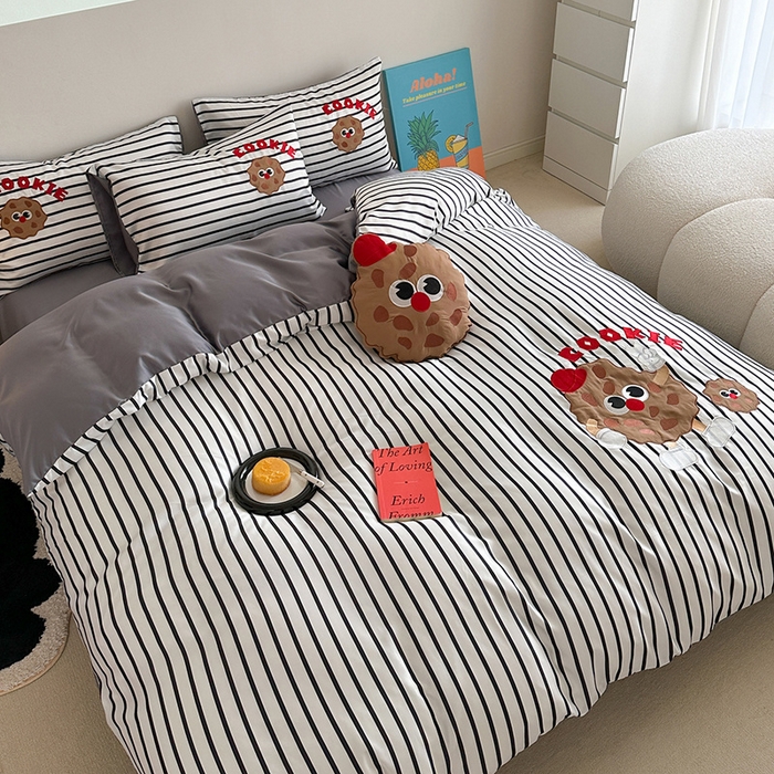 91家纺网 家纺一手货源 找家纺 优悦2024新款冰丝卡通贴布绣四件套 曲奇饼干-灰