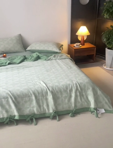 91家纺网 家纺一手货源 找家纺 安莱生活 2024新款双层纱色织提花四叶草夏被及夏被四件套系列 四叶草-绿