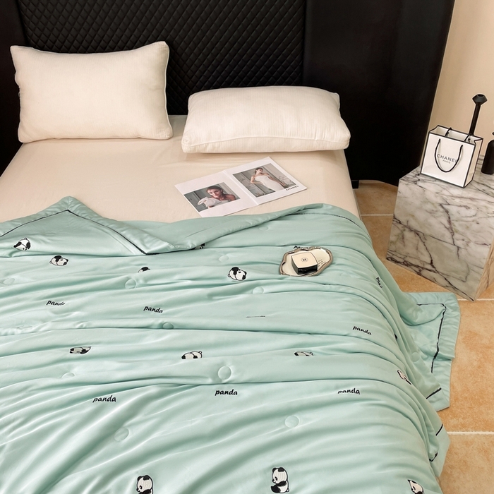 91家纺网 家纺一手货源 找家纺 被靠被 2024新款熊猫刺绣凉感莱赛尔夏被被子被芯 猫眼绿