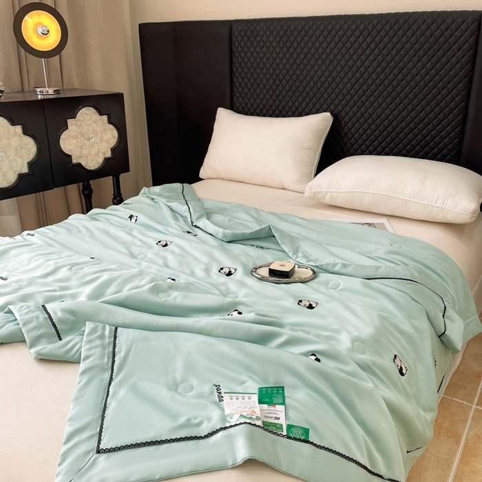 91家纺网 家纺一手货源 找家纺 被靠被 2024新款熊猫刺绣凉感莱赛尔夏被被子被芯 猫眼绿