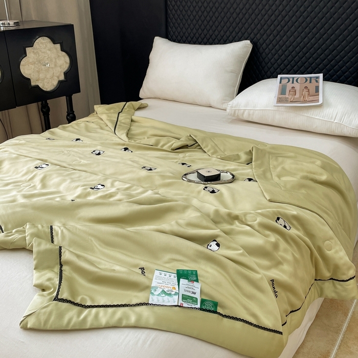 91家纺网 家纺一手货源 找家纺 被靠被 2024新款熊猫刺绣凉感莱赛尔夏被被子被芯 暖鹅黄