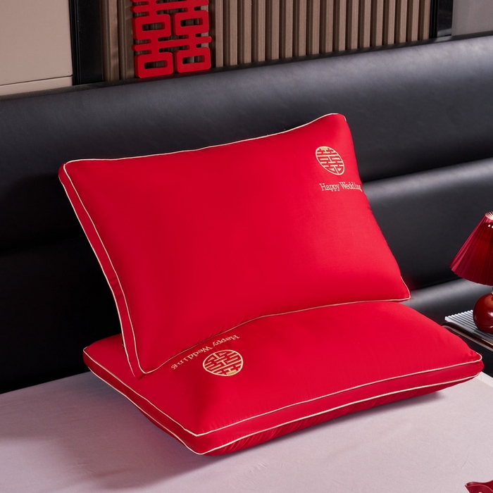 91家纺网 家纺一手货源 找家纺 贤内助 2024新款全棉婚庆羽丝枕保健枕枕头枕芯系列 简爱 48*74cm/只