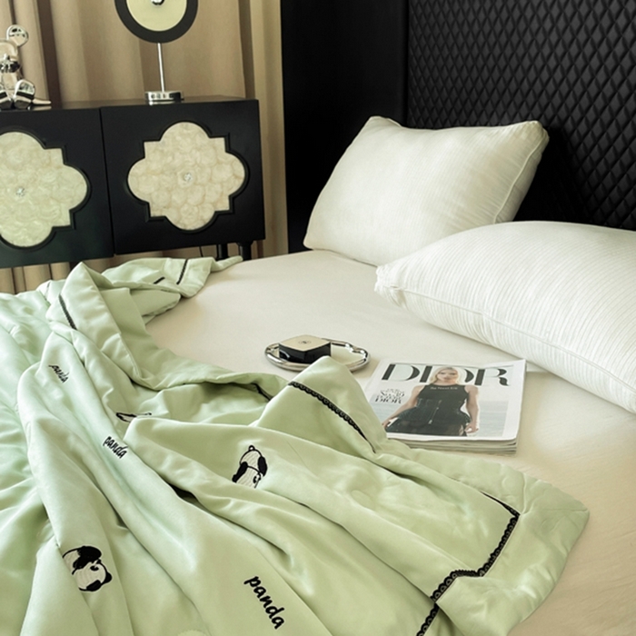 91家纺网 家纺一手货源 找家纺 被靠被 2024新款熊猫刺绣凉感莱赛尔夏被被子被芯 茶绿