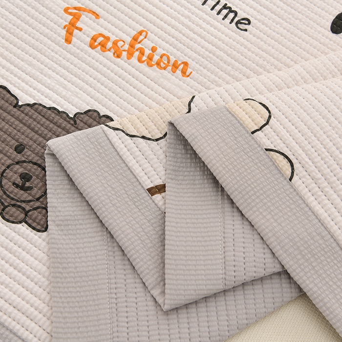 91家纺网 家纺一手货源 找家纺 圣楚家纺 2024新款A类泡泡棉夹棉床盖快乐每天