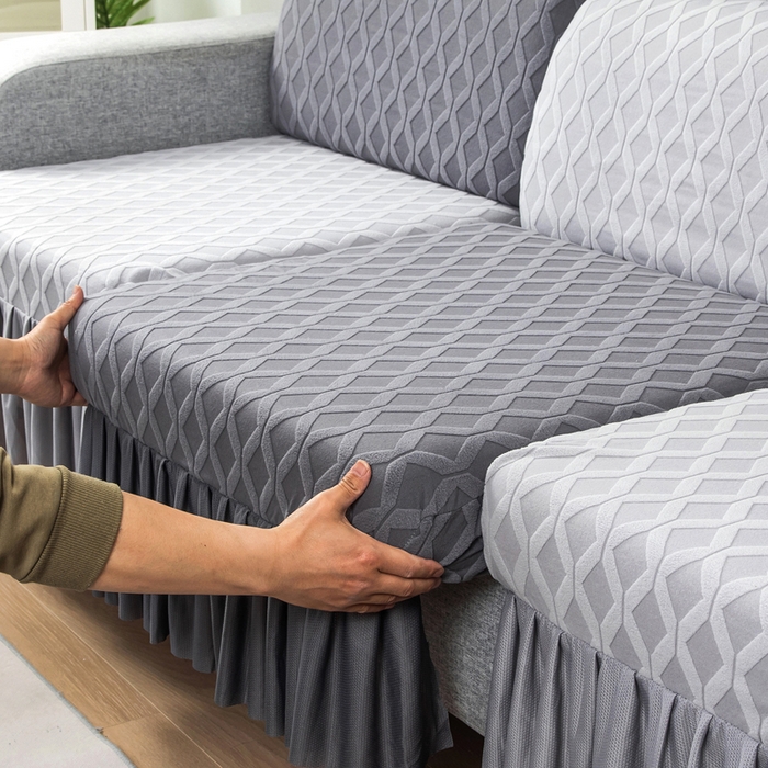 91家纺网 家纺一手货源 找家纺 千彤沙发垫 2024新款裙边款拉花绒菱形格系列沙发笠 深灰银灰组合