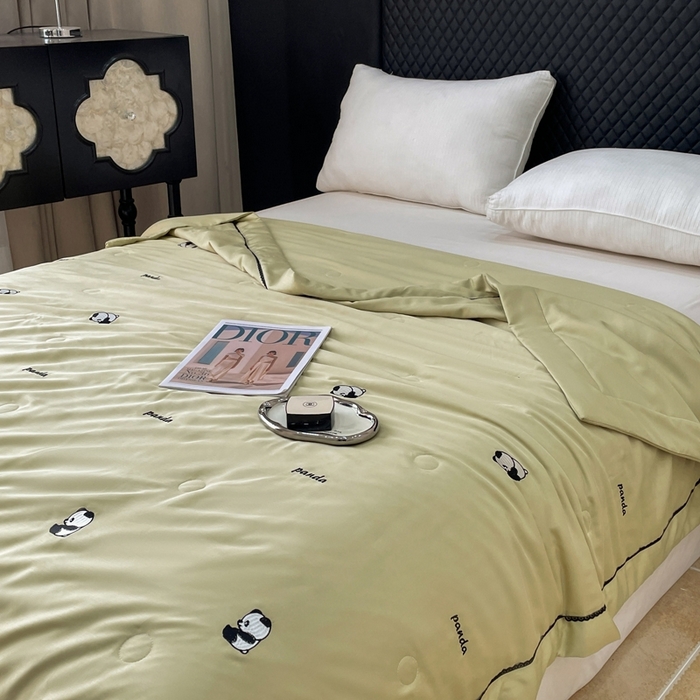 91家纺网 家纺一手货源 找家纺 被靠被 2024新款熊猫刺绣凉感莱赛尔夏被被子被芯 暖鹅黄