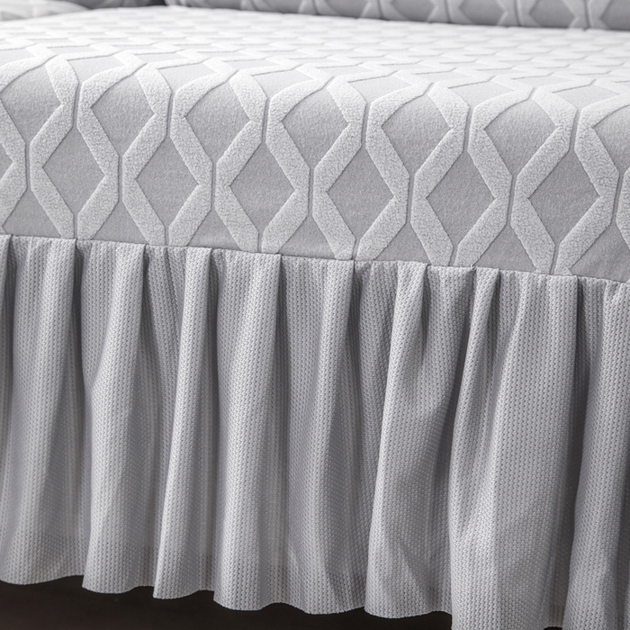 91家纺网 家纺一手货源 找家纺 千彤沙发垫 2024新款裙边款拉花绒菱形格系列沙发笠 银灰