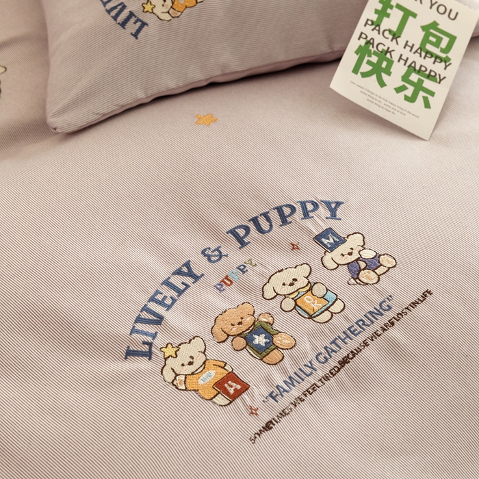 91家纺网 家纺一手货源 找家纺 狂想家 2025新款丝锦缎刺绣四件套 趴趴狗浪漫紫