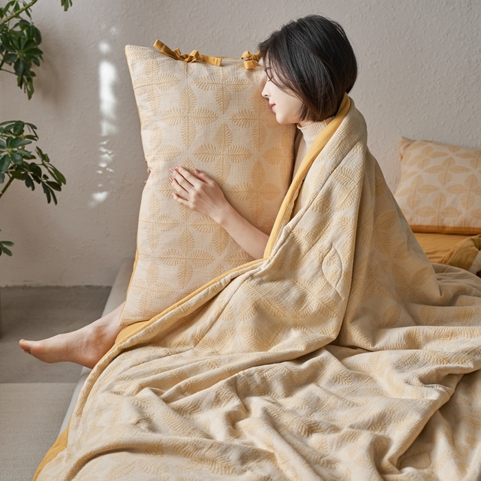 91家纺网 家纺一手货源 找家纺 安莱生活 2024新款双层纱色织提花四叶草夏被及夏被四件套系列 四叶草-黄