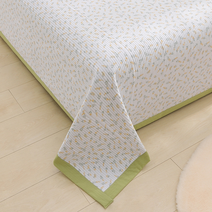 91家纺网 家纺一手货源 找家纺 圣楚家纺 2024新款A类泡泡棉夹棉床盖七里香