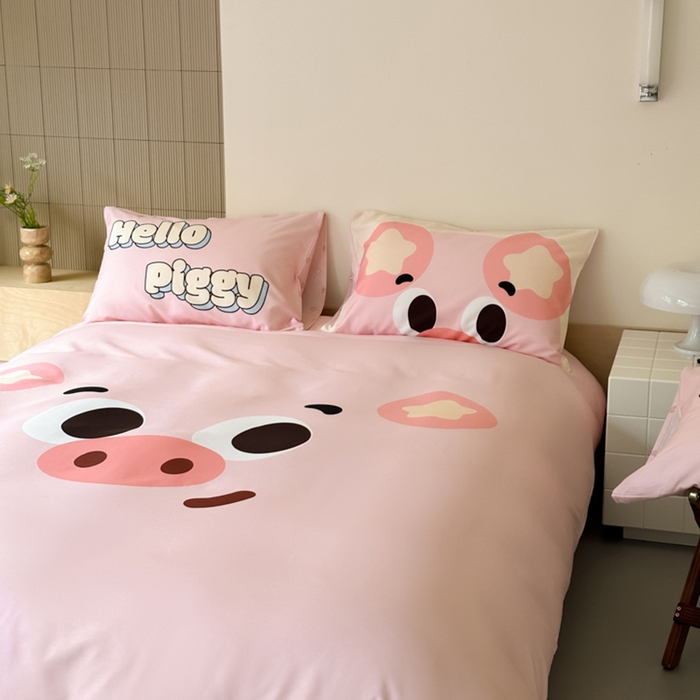 91家纺网 家纺一手货源 找家纺 曼之夏 2024新款40支高精密数码印花全棉四件套 粉红小猪