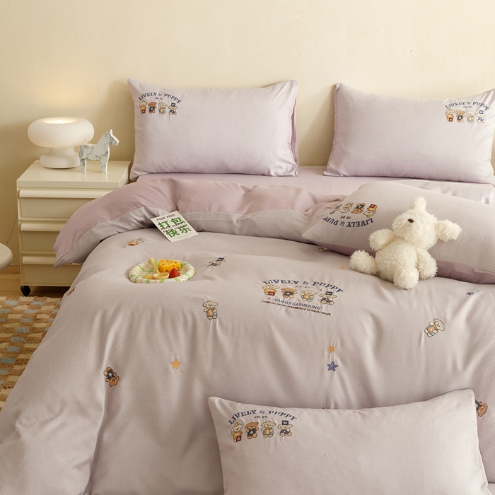 91家纺网 家纺一手货源 找家纺 狂想家 2025新款丝锦缎刺绣四件套 趴趴狗浪漫紫