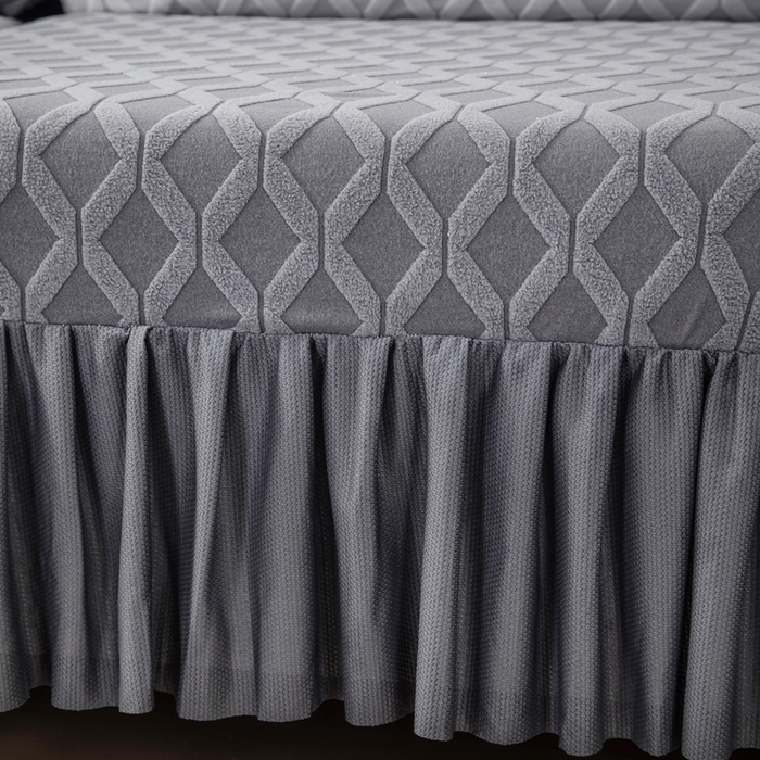 91家纺网 家纺一手货源 找家纺 千彤沙发垫 2024新款裙边款拉花绒菱形格系列沙发笠 深灰银灰组合