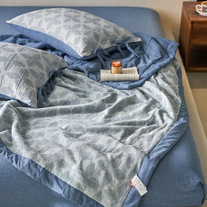 91家纺网 家纺一手货源 找家纺 安莱生活 2024新款双层纱色织提花四叶草夏被及夏被四件套系列 四叶草-蓝