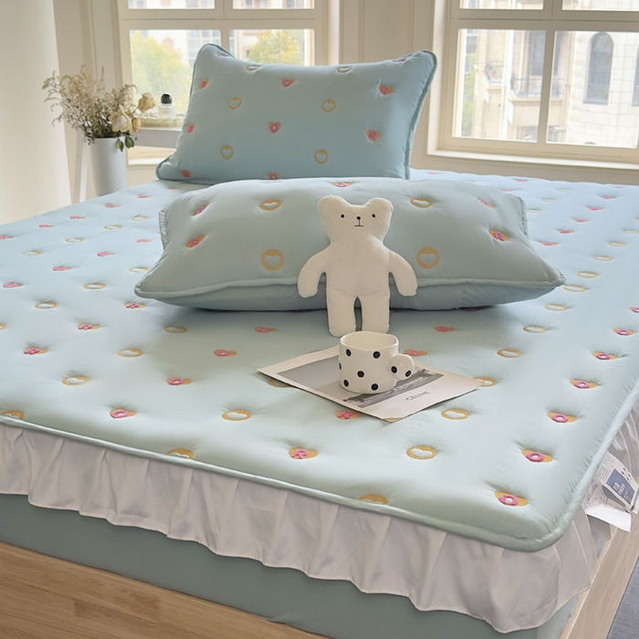 91家纺网 家纺一手货源 找家纺 尊康家纺（原磊科） 2024新款奶昔棉小毛巾绣花边床笠 小毛巾绣-翠绿