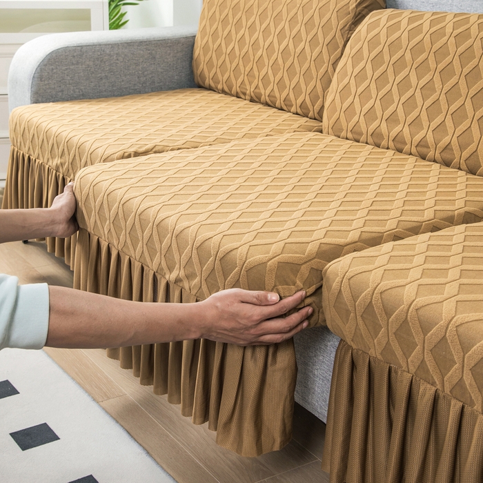 91家纺网 家纺一手货源 找家纺 千彤沙发垫 2024新款裙边款拉花绒菱形格系列沙发笠 咖色