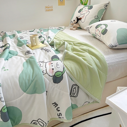 91家纺网 家纺一手货源 找家纺 柒月2024新款华夫格小清新卡通印花夏被 斑点狗绿-