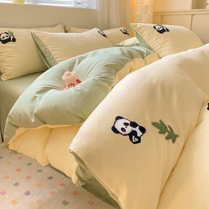 91家纺网 家纺一手货源 找家纺 眠帛 2024新款亲肤棉卡通毛巾绣四件套 熊猫-奶黄果绿