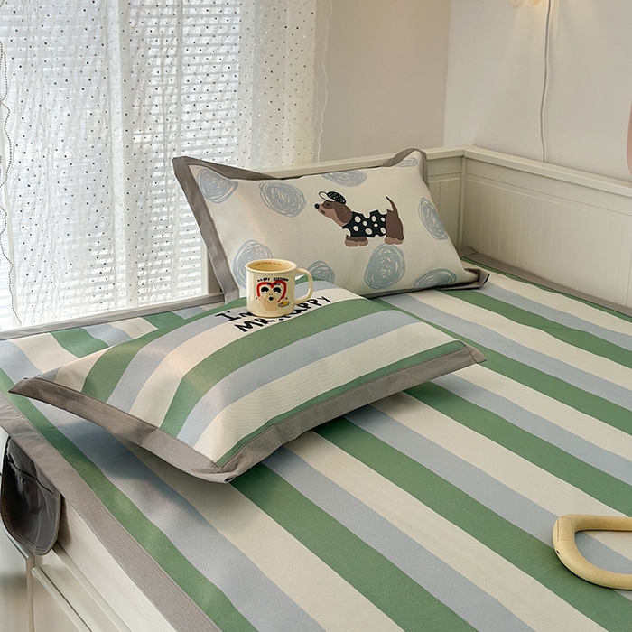 91家纺网 家纺一手货源 找家纺 昔可家纺 2024新款A类900D大版冰丝席 绿条腊肠狗