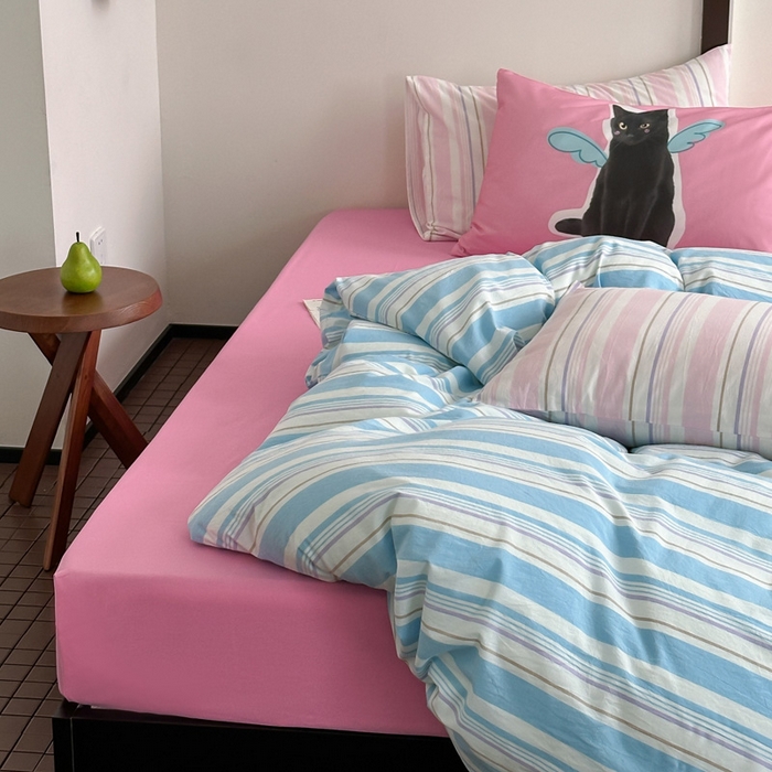 91家纺网 家纺一手货源 找家纺 艾沁 2024新款多巴胺条纹全棉色织水洗棉四件套 宽蓝条