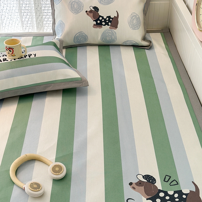 91家纺网 家纺一手货源 找家纺 昔可家纺 2024新款A类900D大版冰丝席 绿条腊肠狗