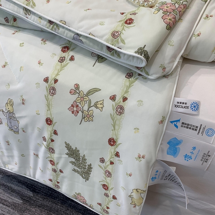 91家纺网 家纺一手货源 找家纺 奈萝家纺 2024新款A类凉感丝小凉皮夏被可机洗夏被新品空调被 清雅小兔绿