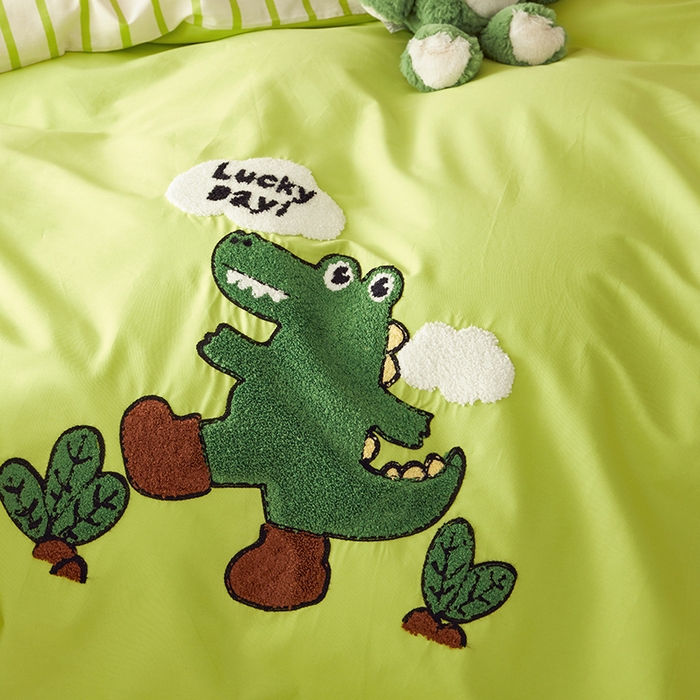 91家纺网 家纺一手货源 找家纺 怡家居 2024新款全棉印花加绣花四件套 小鳄鱼