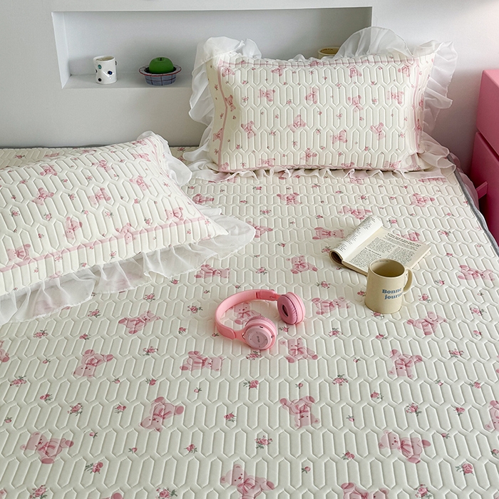 91家纺网 家纺一手货源 找家纺 昔可 新款床裙款乳胶凉席双层雪纺纱乳胶凉席三件套 玫瑰小熊